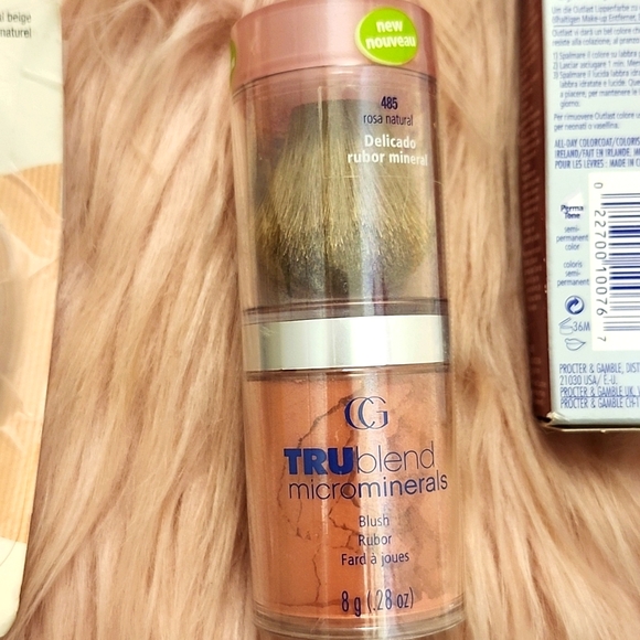 Brand New 4CT. BUNDLE COVERGIRL COSMETIC ITEMS - Picture 4 of 6